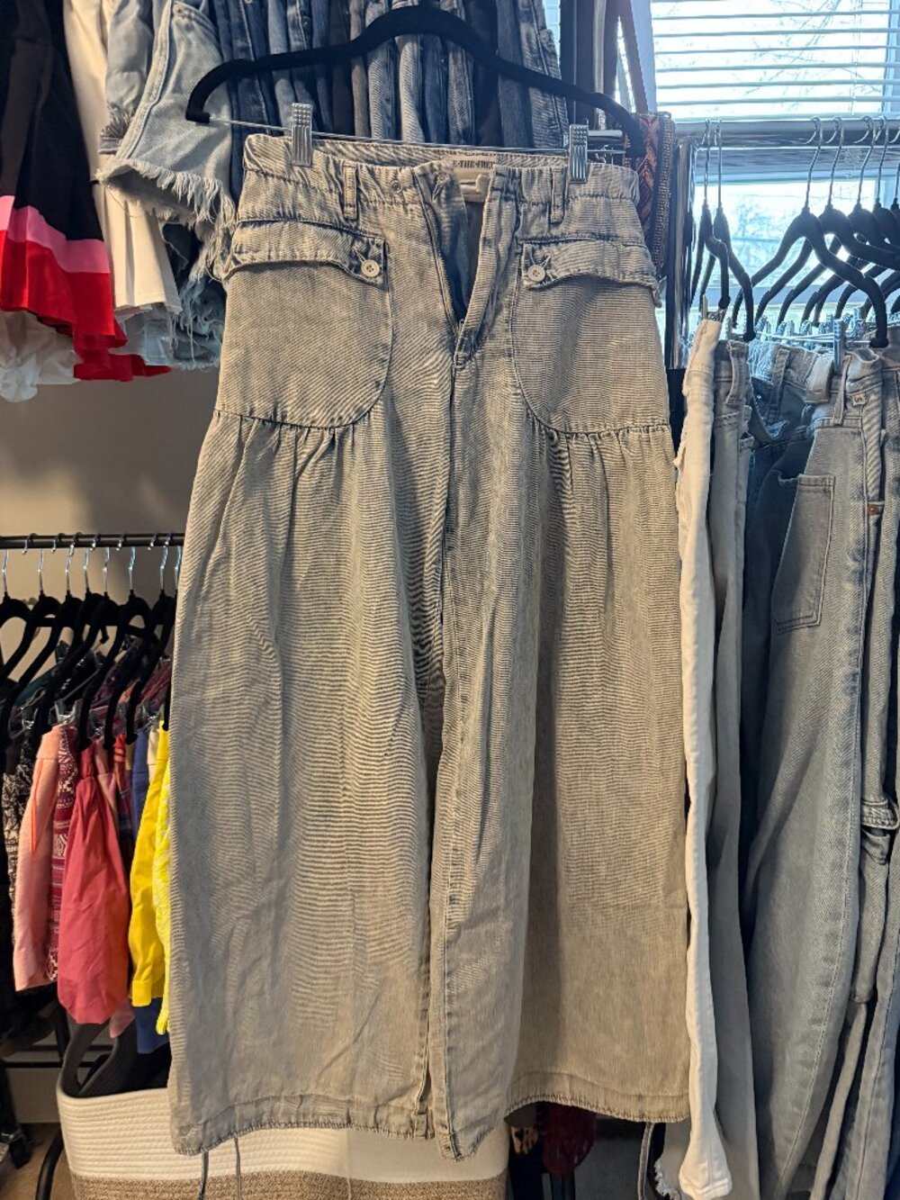 We The Free Lotus Balloon Jeans Size 25 Light Acid Wash